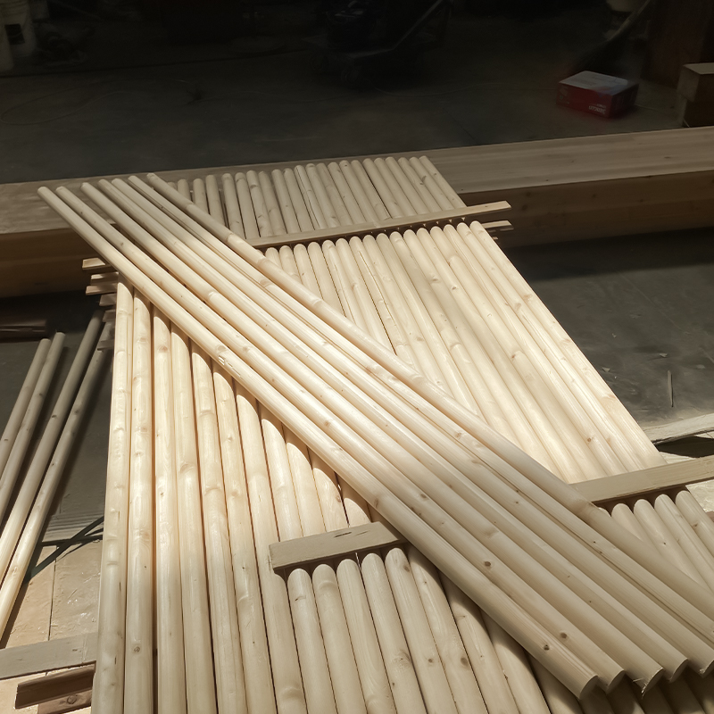 가문비나무 둥근 글루람 기둥