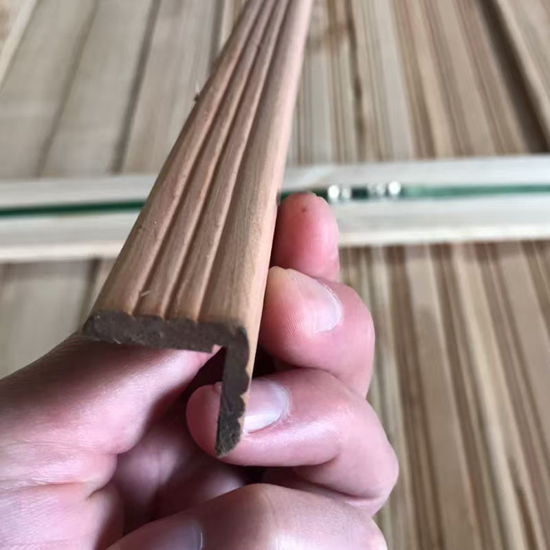 웨스턴 레드 시더코너 몰딩